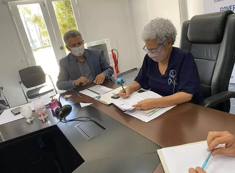 Governadora autoriza concurso com 335 vagas para Uespi; salário chega a R$ 3.900